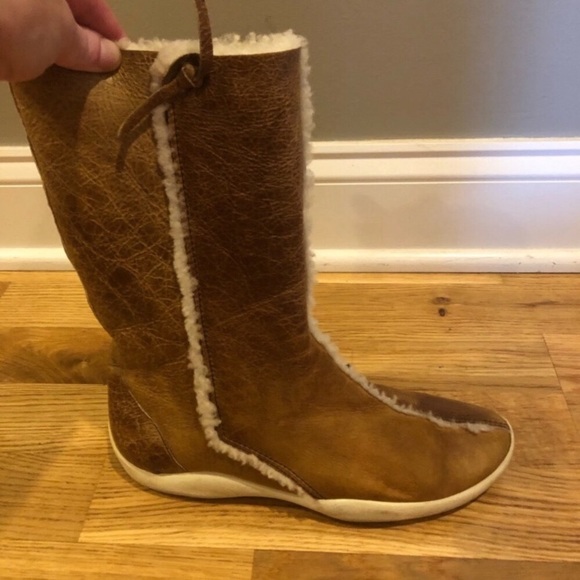 AUTHENTIC  PRADA FLEECE BOOTS - Picture 5 of 6